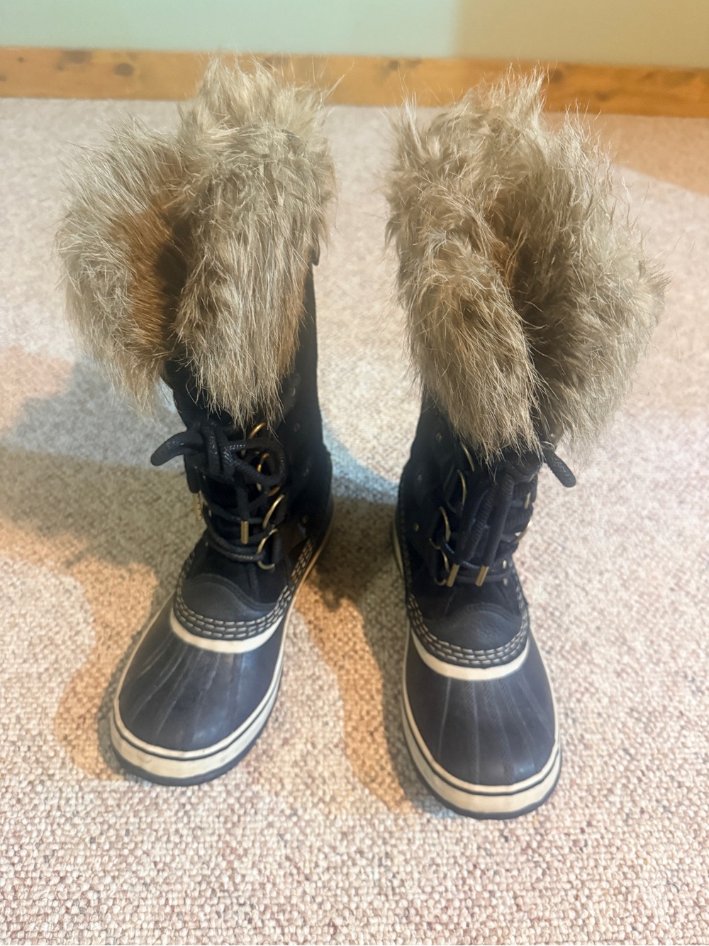 Sorel Joan of Arc Boots with Faux Fur Trim size 8
